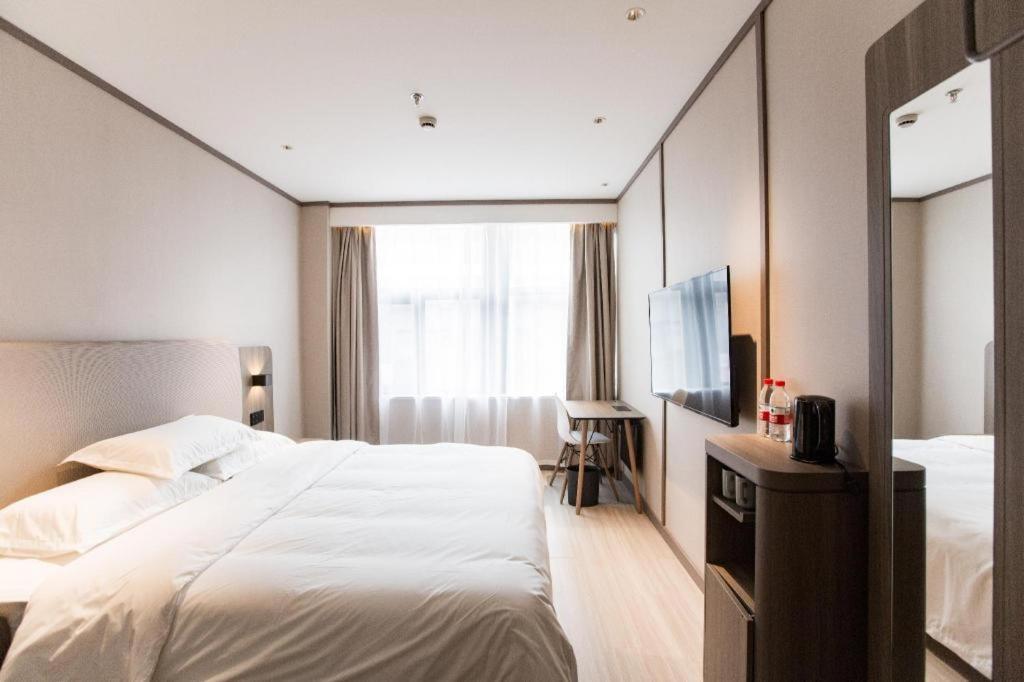 Hanting Qingpu Huijin Road Metro Station Hotel